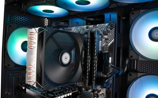 Captiva PC Highend Gaming R99-507 (Ryzen 7 9700X/RX9070 XT 16GB GDDR6/SSD 1TB/32GB/WLAN/Windows 11 Home 64-bit)