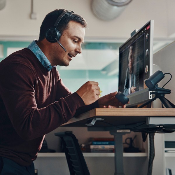 Headset Poly Voyager Focus 2 9T9J6AA#AC3